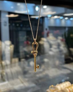 گردنبند امگا